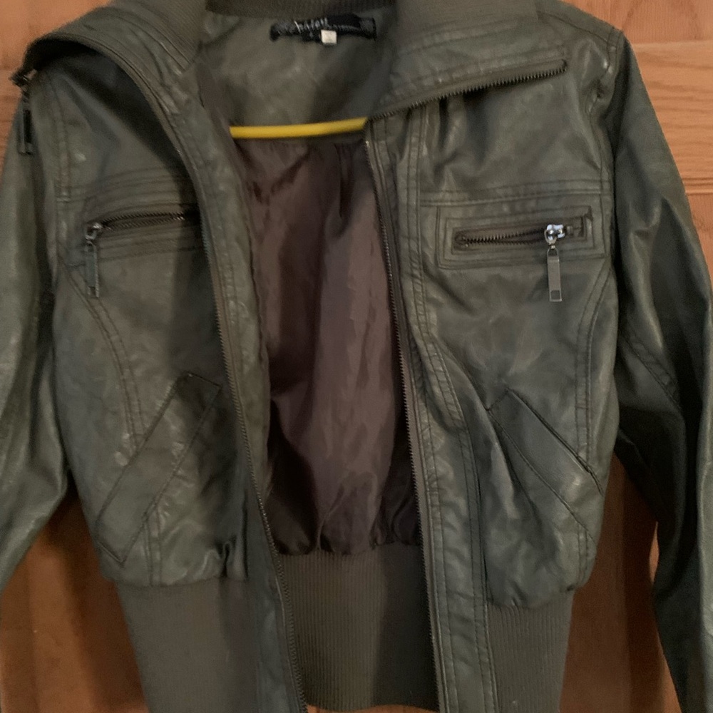 Grey leather jacket - Picture 2 of 3